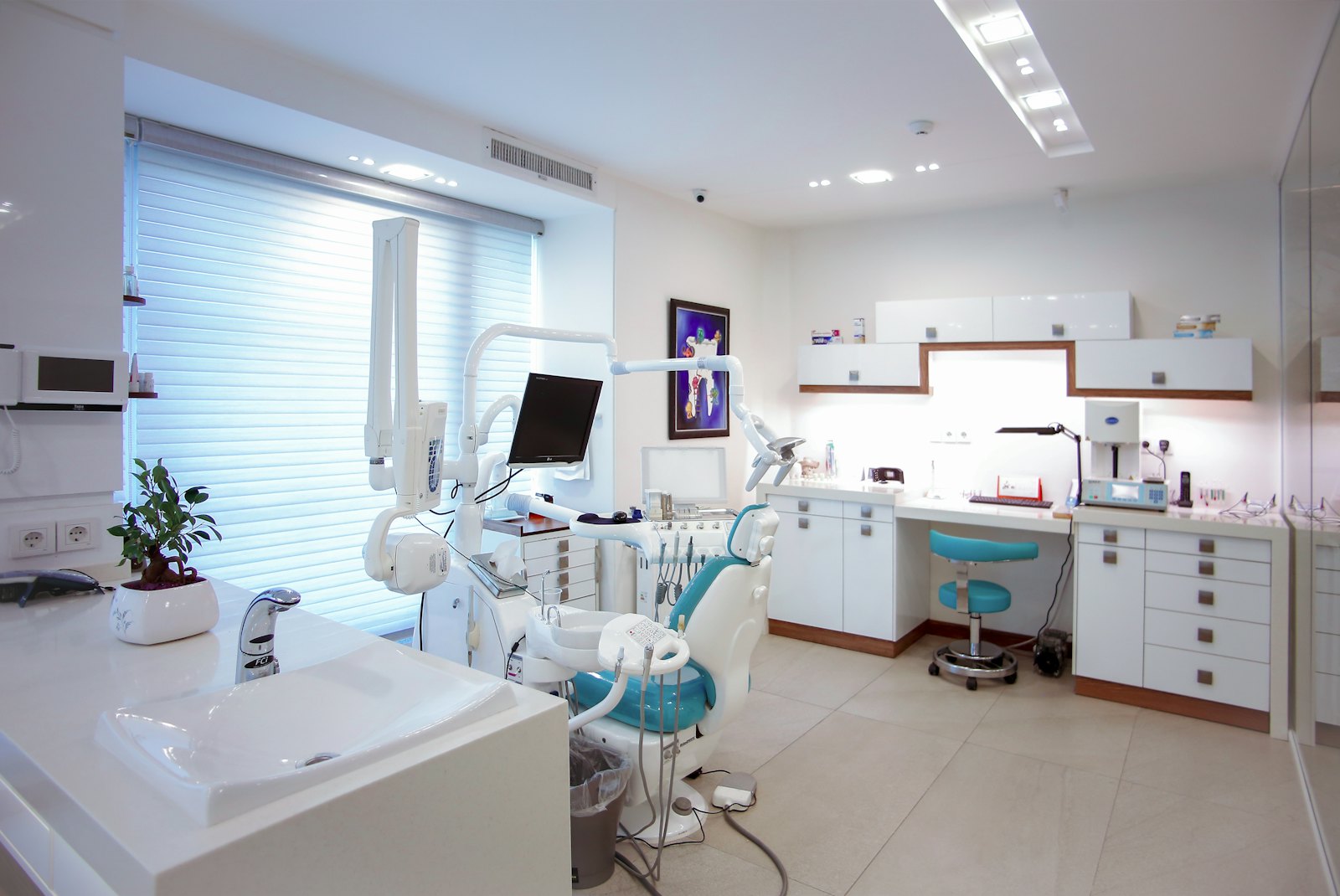 An empty dental operatory with the chair unoccupied